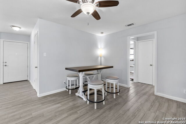 Listing photo id 9 for 6818 Forest Meadow