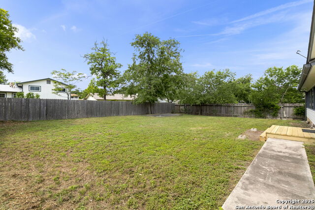 Listing photo id 27 for 6818 Forest Meadow
