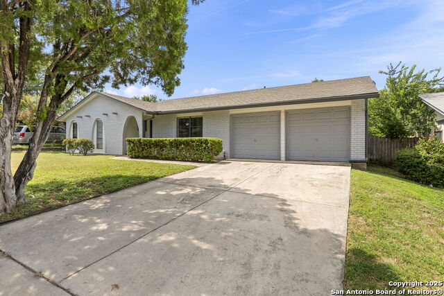 Listing photo id 1 for 6818 Forest Meadow