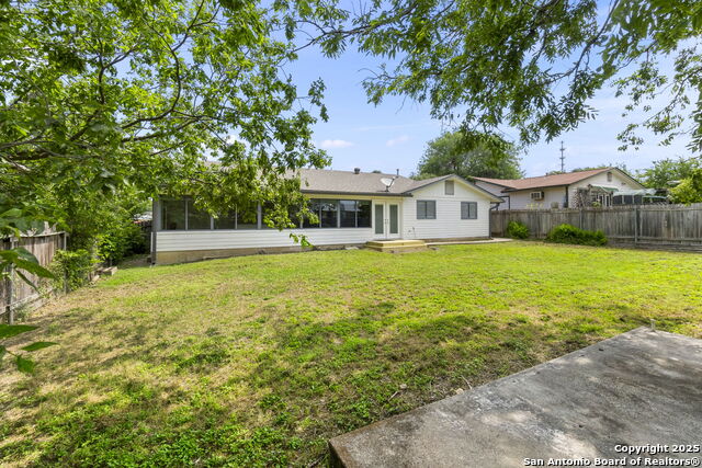 Listing photo id 29 for 6818 Forest Meadow