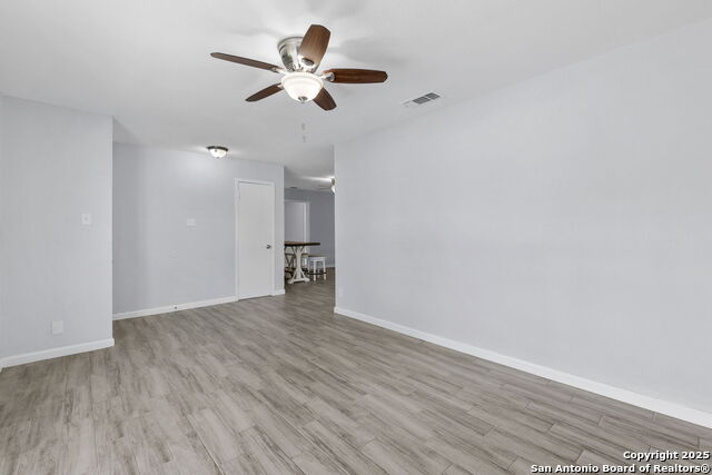 Listing photo id 3 for 6818 Forest Meadow