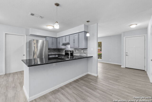 Listing photo id 5 for 6818 Forest Meadow