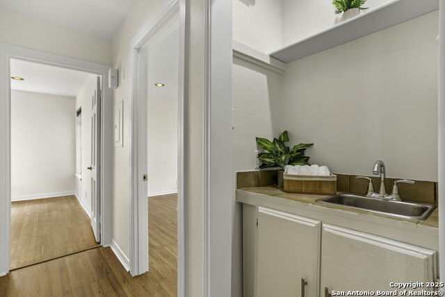 Listing photo id 13 for 5600 San Pedro Ave