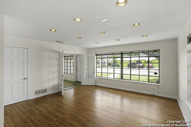 Listing photo id 18 for 5600 San Pedro Ave