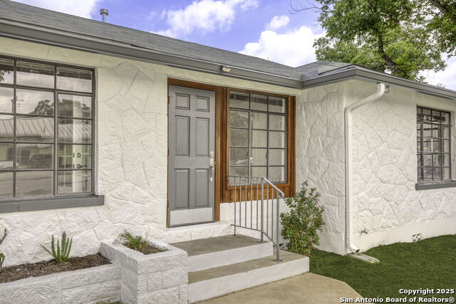Listing photo id 2 for 5600 San Pedro Ave