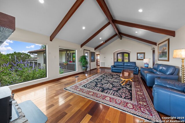 Listing photo id 8 for 327 Loma Vista