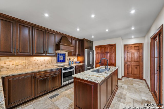 Listing photo id 9 for 327 Loma Vista