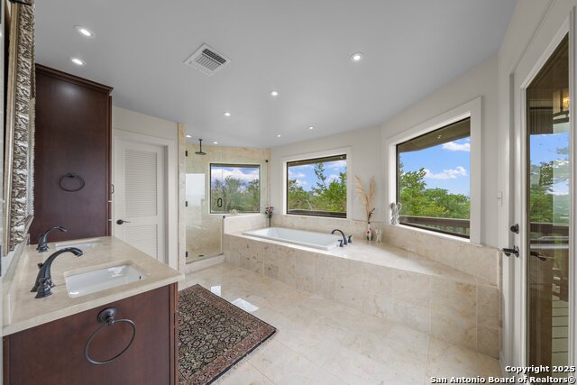 Listing photo id 15 for 327 Loma Vista