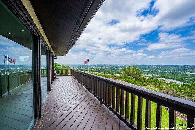 Listing photo id 17 for 327 Loma Vista