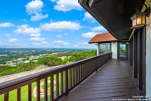 Listing photo id 18 for 327 Loma Vista