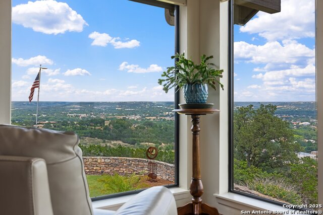 Listing photo id 19 for 327 Loma Vista