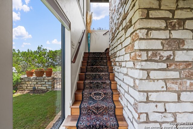 Listing photo id 21 for 327 Loma Vista