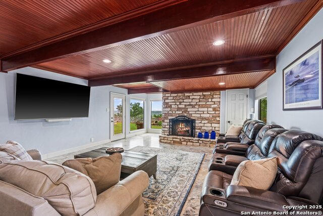Listing photo id 22 for 327 Loma Vista