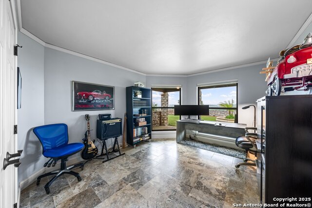 Listing photo id 27 for 327 Loma Vista