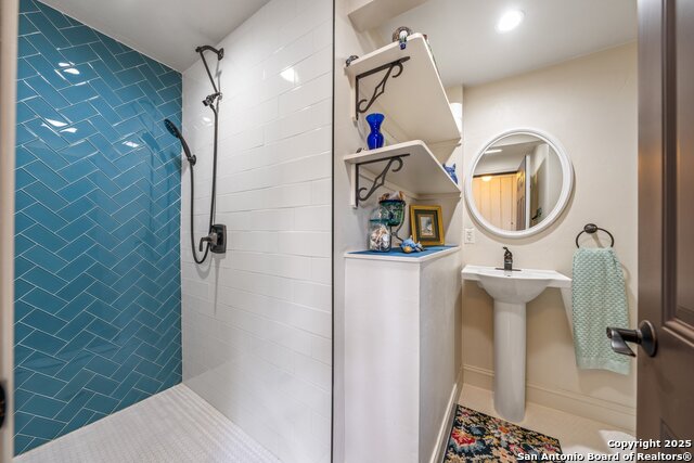 Listing photo id 30 for 327 Loma Vista