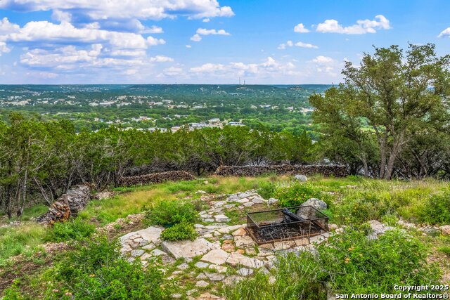 Listing photo id 34 for 327 Loma Vista