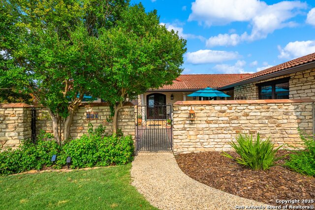 Listing photo id 3 for 327 Loma Vista