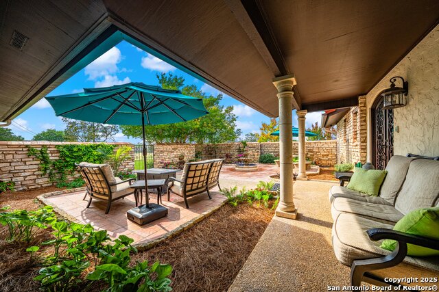 Listing photo id 4 for 327 Loma Vista