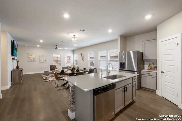 Image 11 of 29 For 5519 Jewel Curve