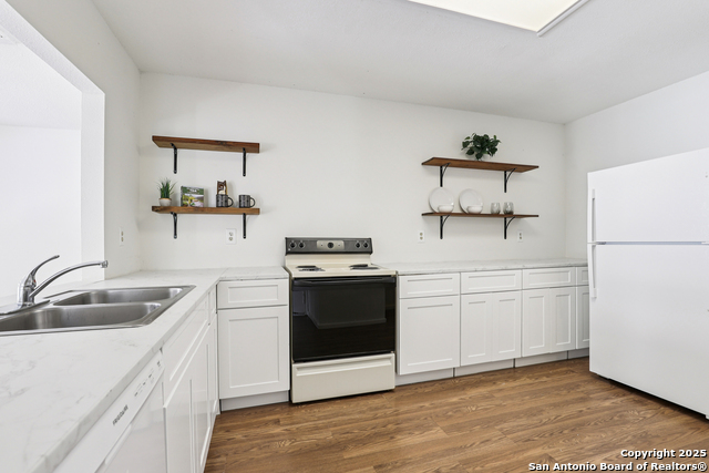 Image 10 of 23 For 7013 Blossom Creek