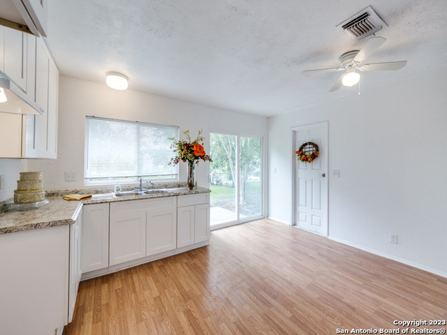 Listing photo id 9 for 7330 Glen Cross Dr