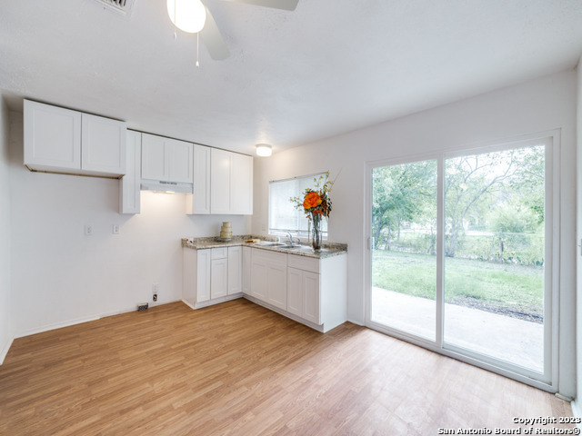 Listing photo id 11 for 7330 Glen Cross Dr