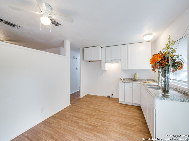 Listing photo id 12 for 7330 Glen Cross Dr