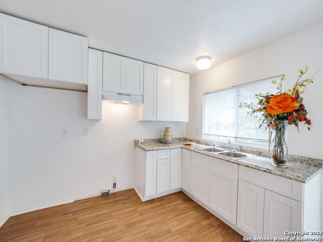 Listing photo id 13 for 7330 Glen Cross Dr