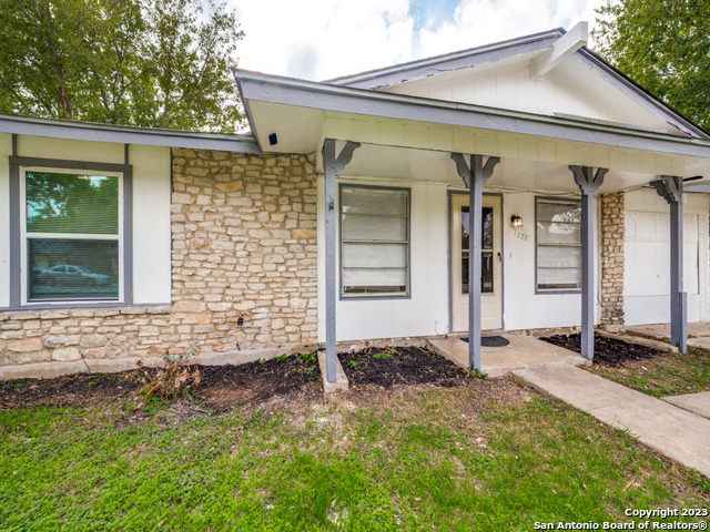 Listing photo id 1 for 7330 Glen Cross Dr