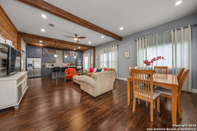 Listing photo id 8 for 702 Euclid Ave E