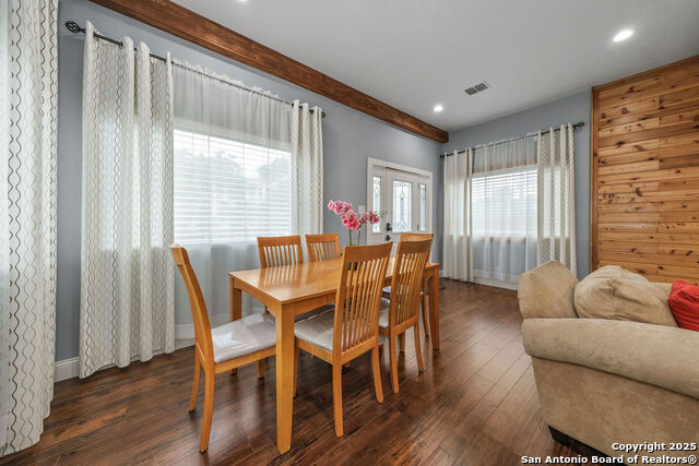 Listing photo id 10 for 702 Euclid Ave E
