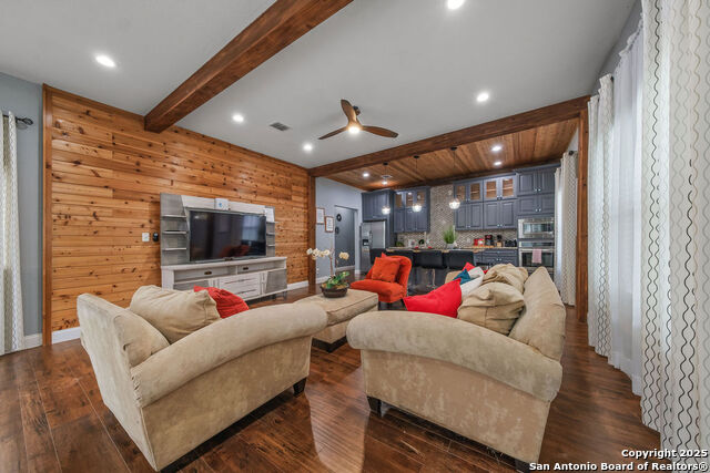 Listing photo id 12 for 702 Euclid Ave E