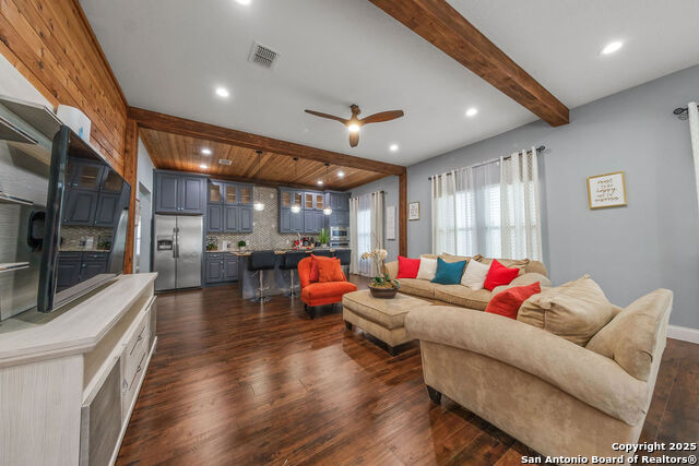 Listing photo id 13 for 702 Euclid Ave E