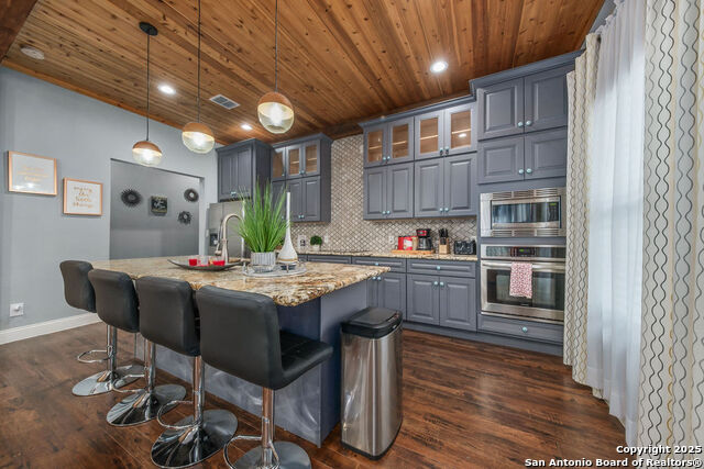 Listing photo id 16 for 702 Euclid Ave E