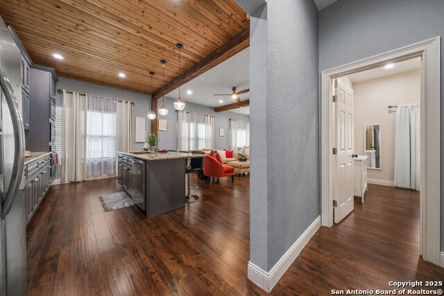 Listing photo id 20 for 702 Euclid Ave E