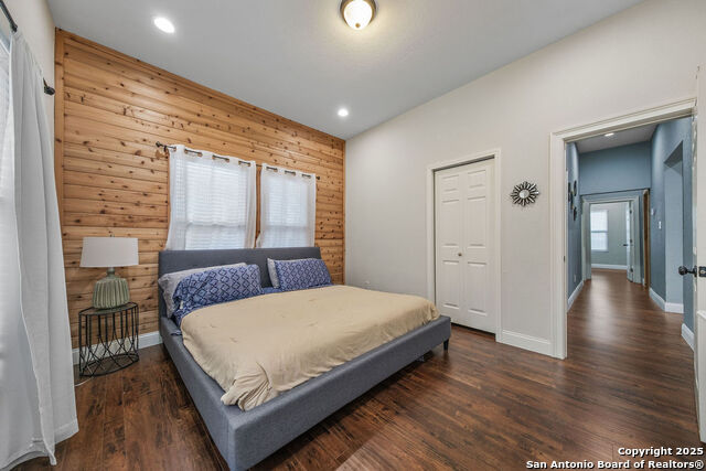 Listing photo id 22 for 702 Euclid Ave E