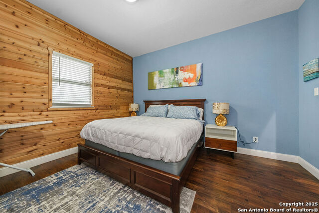 Listing photo id 31 for 702 Euclid Ave E