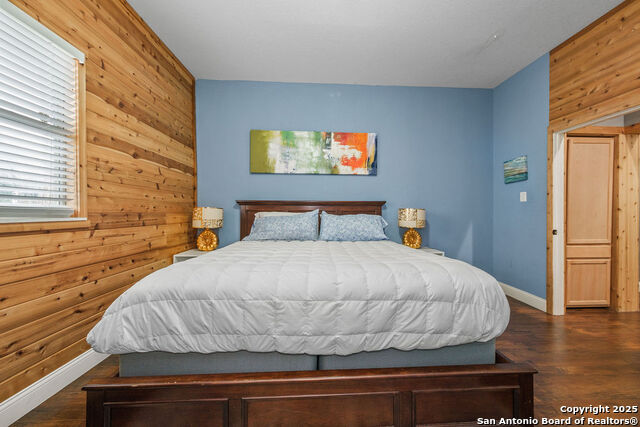 Listing photo id 32 for 702 Euclid Ave E
