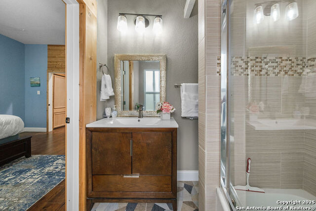 Listing photo id 35 for 702 Euclid Ave E