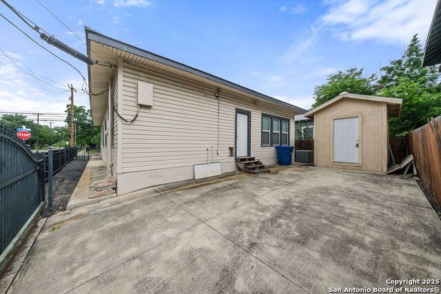 Listing photo id 37 for 702 Euclid Ave E