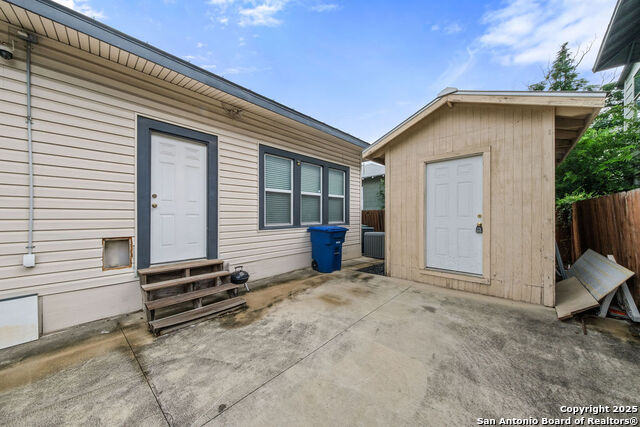 Listing photo id 39 for 702 Euclid Ave E