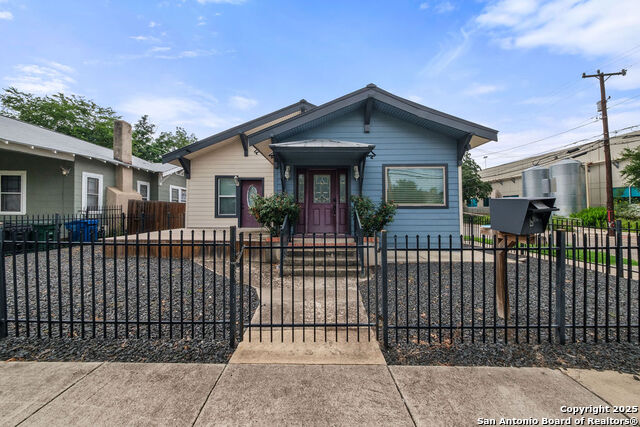 Listing photo id 6 for 702 Euclid Ave E