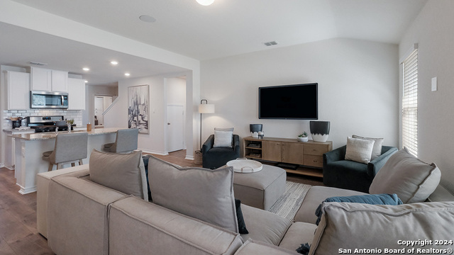 Image 11 of 47 For 14723 Sabine Loop Road