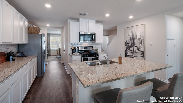 Image 8 of 47 For 14723 Sabine Loop Road