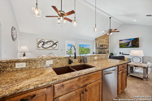 Listing photo id 8 for 632 Lasso Loop