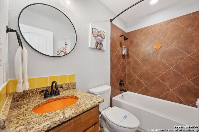 Listing photo id 13 for 632 Lasso Loop