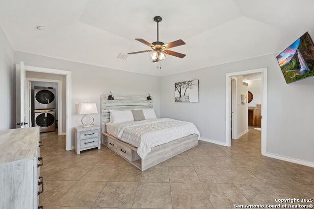Listing photo id 16 for 632 Lasso Loop