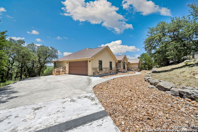 Listing photo id 1 for 632 Lasso Loop
