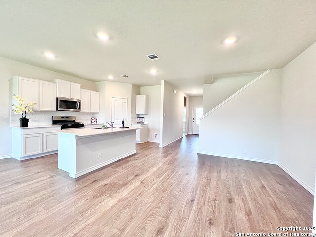 Listing photo id 8 for 21109 Watercourse Way