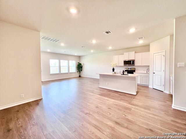 Listing photo id 9 for 21109 Watercourse Way